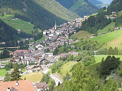 Il paese visto dall'alto in estate